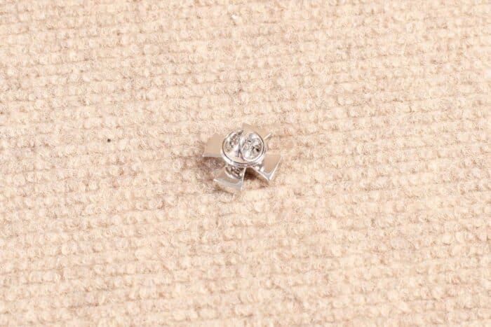 pin-cruz-malta-roja-2