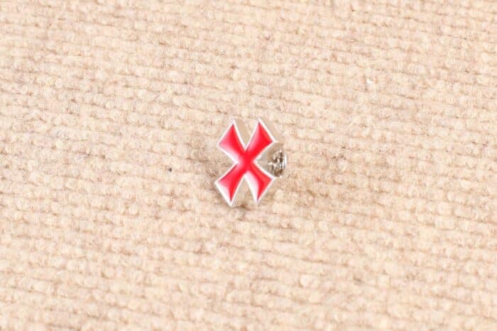 pin-cruz-malta-roja-4