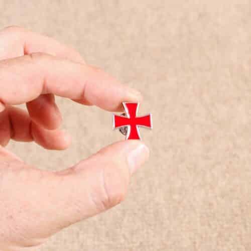 pin-cruz-malta-roja-5