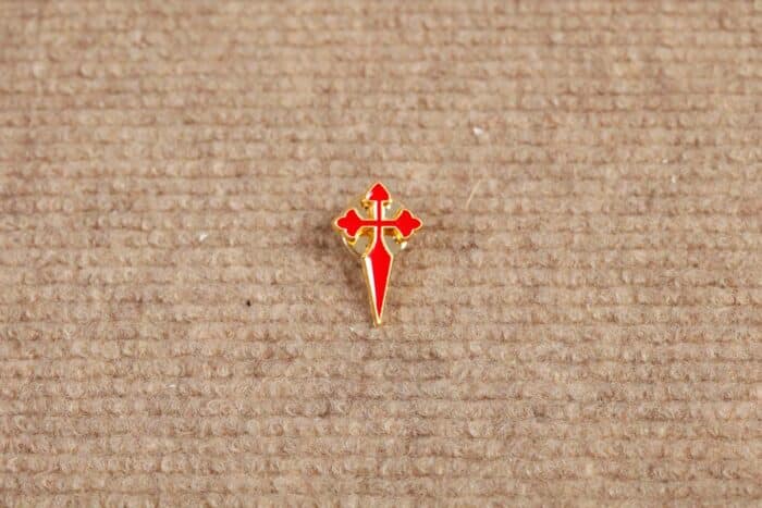 pin-cruz-santiago-roja-1