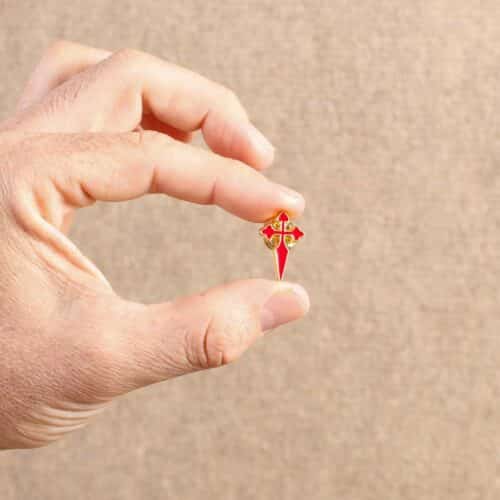 pin-cruz-santiago-roja-4