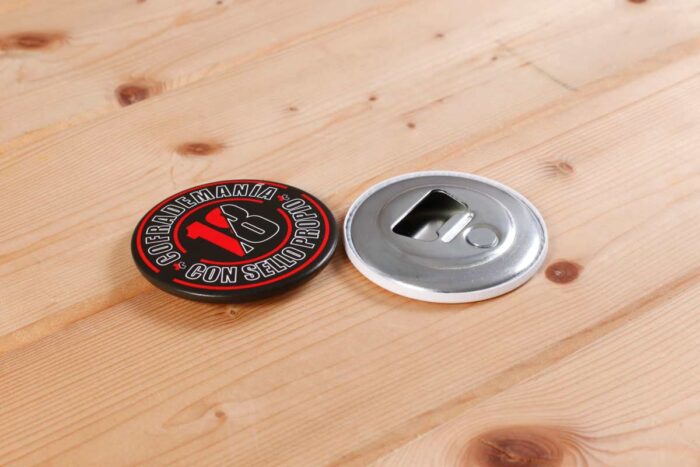 abrebotellas-negro-cofrademania