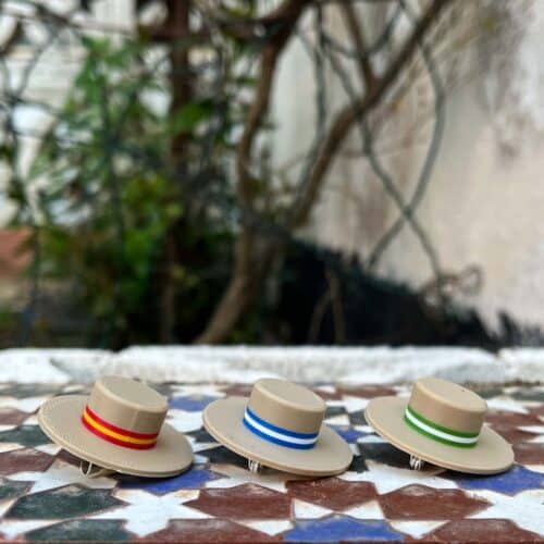 broches-sombreros-rocieros-bandera-1