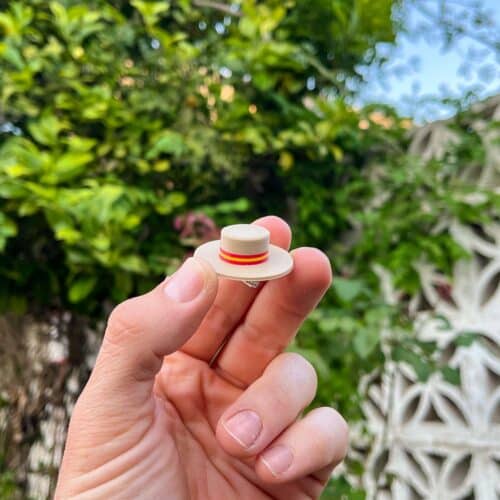 broches-sombreros-rocieros-bandera-5